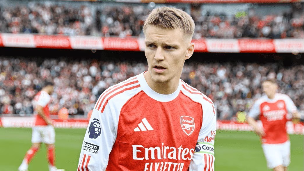 厄德高伤情疑云 未乘专机或暗示长时间缺阵