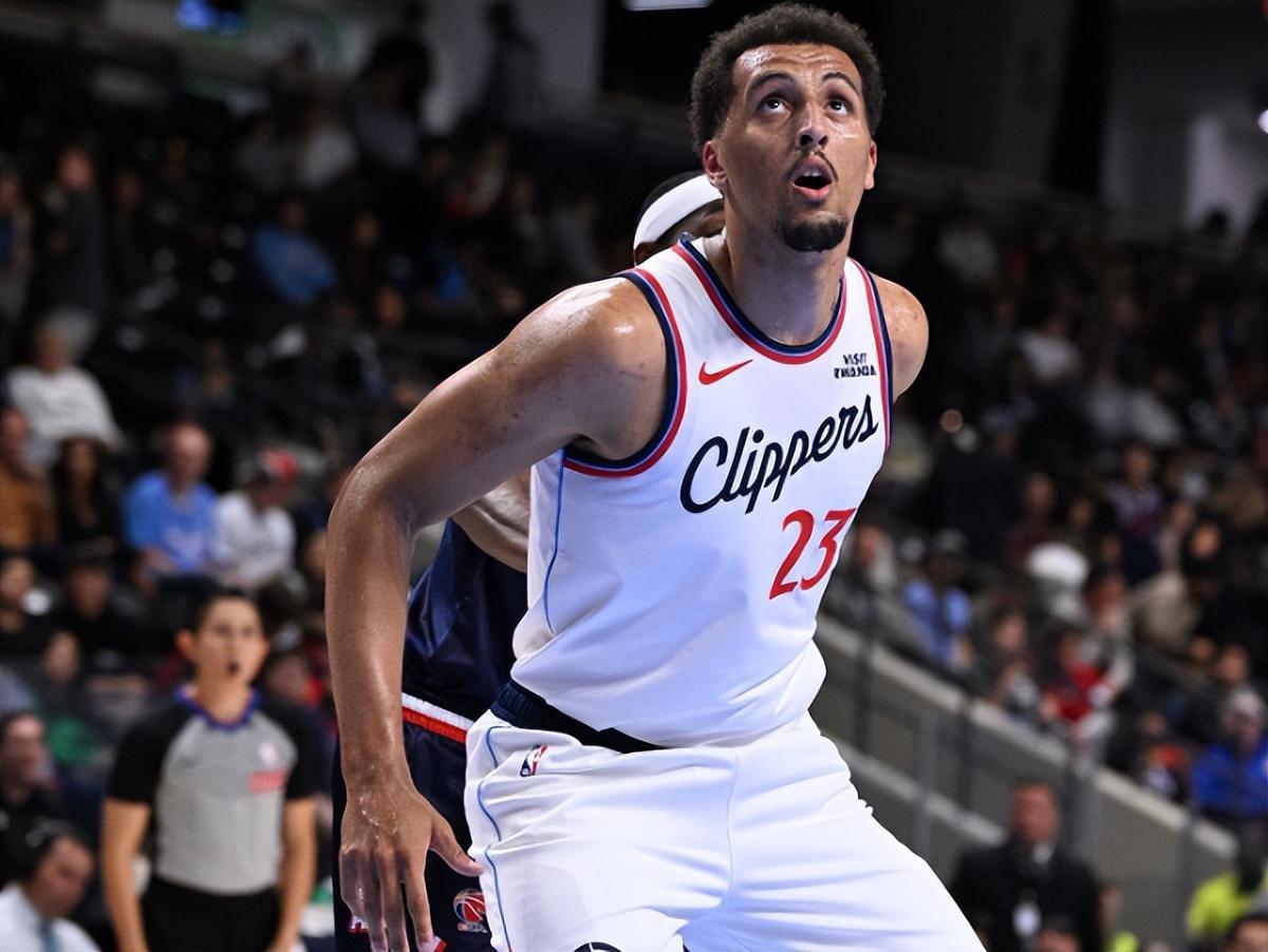 快船季前赛开门红 小鲍德温闪耀攻防两端