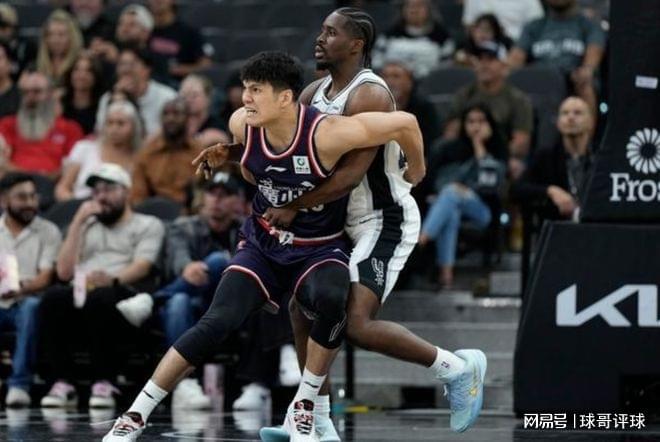 快船季前赛碾压广州，莱昂纳德三分炮火连天
