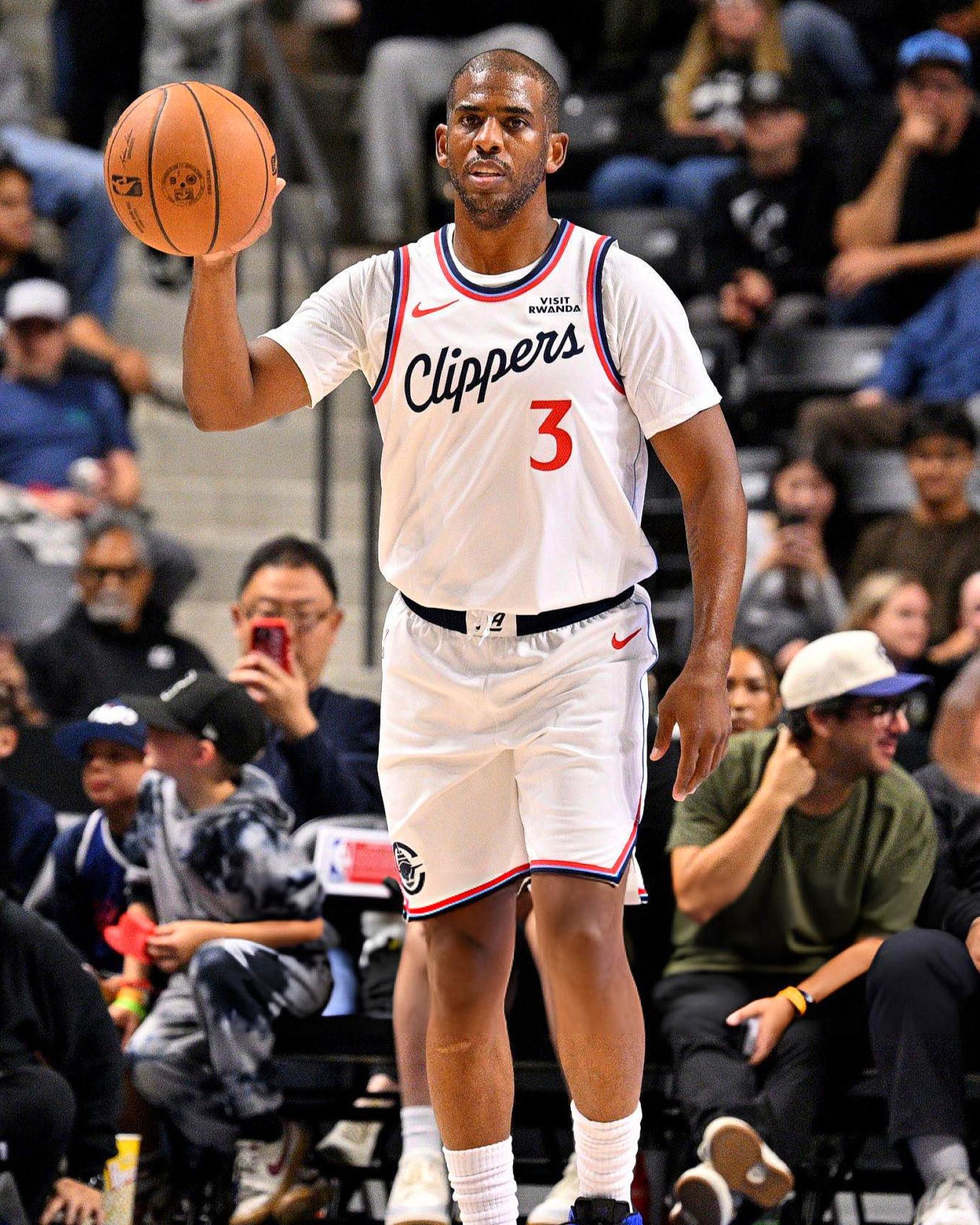 快船季前赛大胜广州，老将保罗重返赛场火力全开