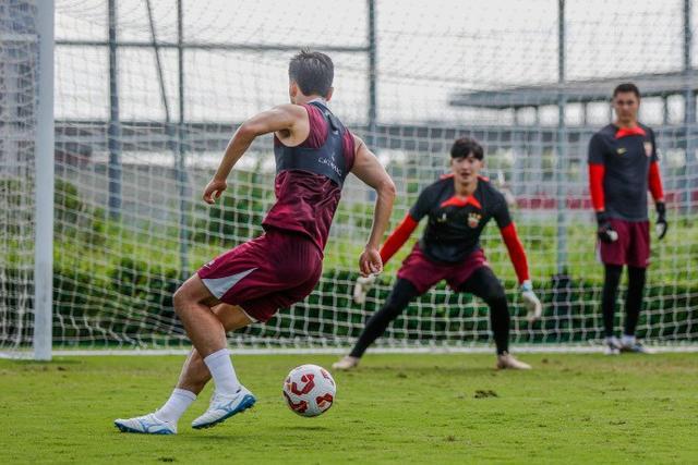 海港假期缩水后迅速复工，教学赛考验战术弹性