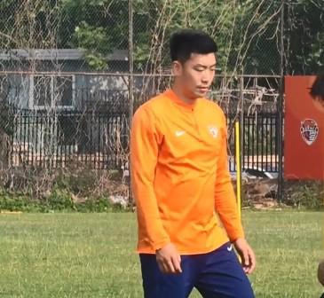 冯伯元苏超失误后回归青岛海牛，球队备战迎战上海海港