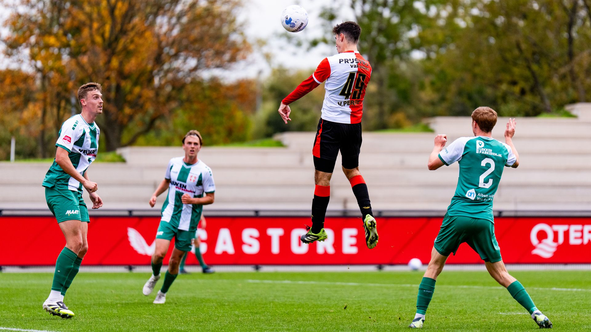 范佩西父子同场竞技，费耶诺德友谊赛惜败多德勒支