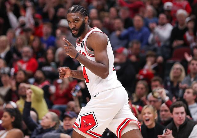 公牛季前赛险胜骑士，帕威表现被主帅点名期待