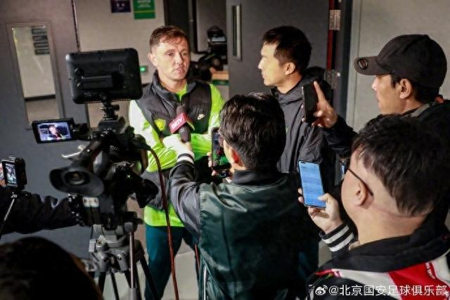 国安新帅拉米罗亮相 内部教学赛展现多面实力