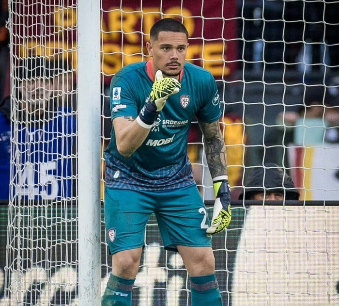 卡普里莱坚守卡利亚里，身价飙升3500万欧元引关注