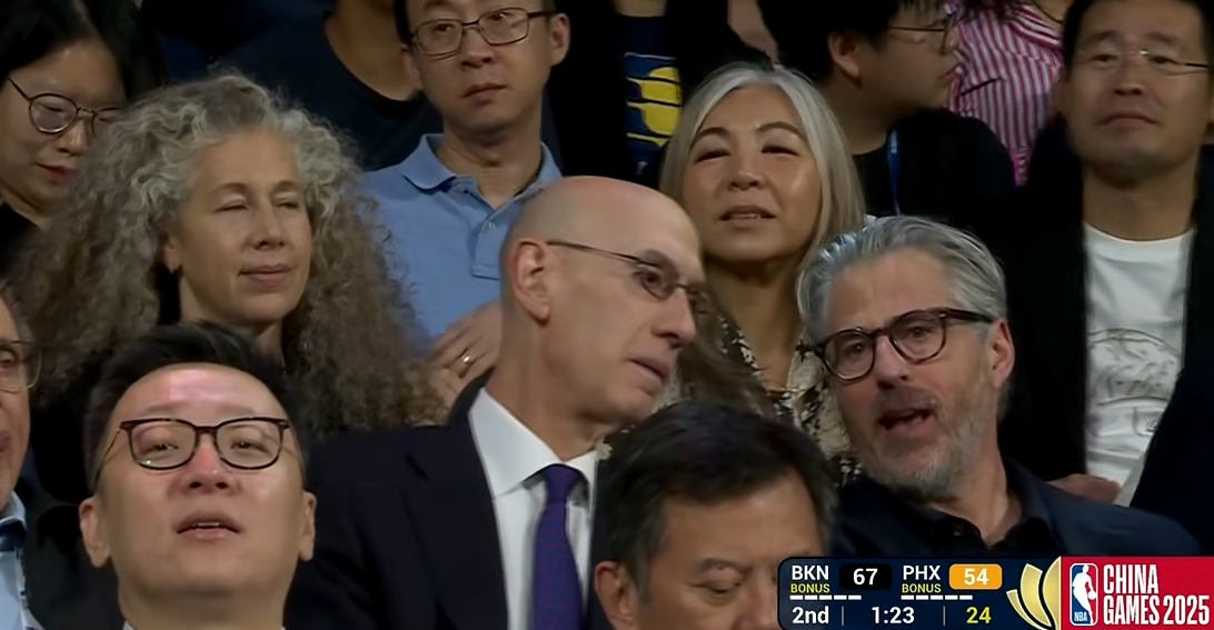 NBA季前赛中国赛：篮网对阵太阳，成龙现身引爆现场氛围