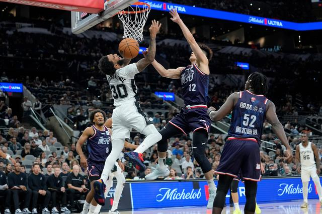 快船季前赛大胜广州，莱昂纳德赞奥拉迪波状态火热