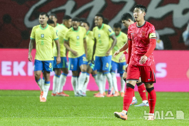 孙兴慜肩负责任，韩国队惨败巴西后誓言再战巴拉圭