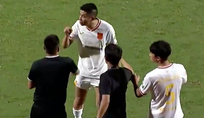黄希扬辱骂对手主帅被停赛，前田浩二言语也遭处罚