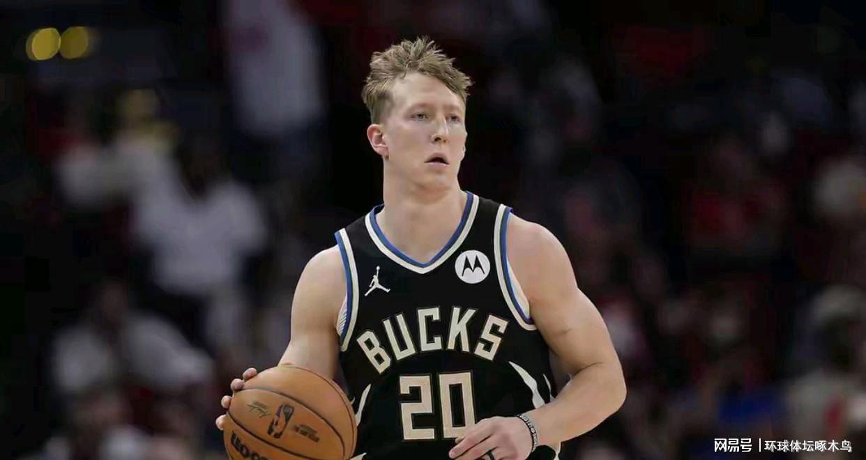 AJ-格林高效轰炸雄鹿季前赛，百分百三分火力撑起全场