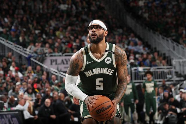 雄鹿季前赛小胜活塞，格林全场无敌投篮准星爆棚