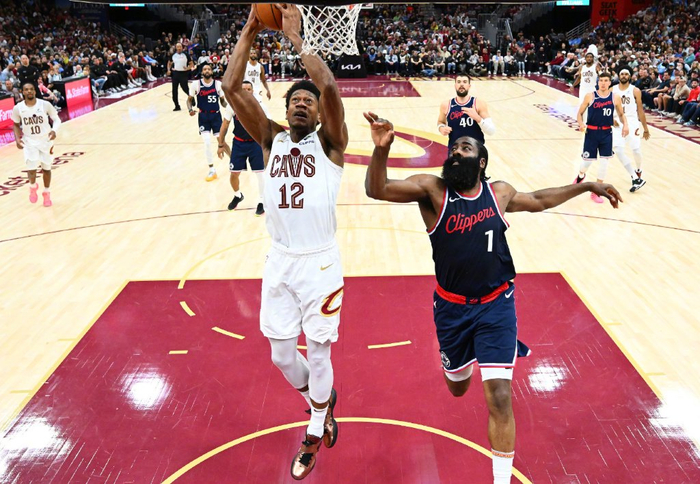 骑士豪阵压顶却难逃季后赛迷雾，薪资怪圈何时休？