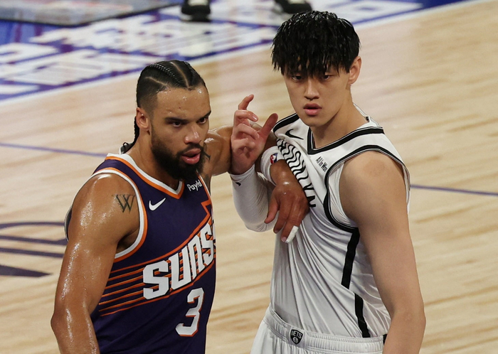 NBA中国赛篮网负于太阳 曾凡博上场无得分表现受关注