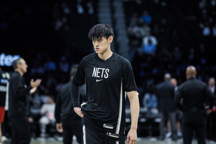 NBA中国赛篮网惜败太阳 曾凡博首秀亮相引关注