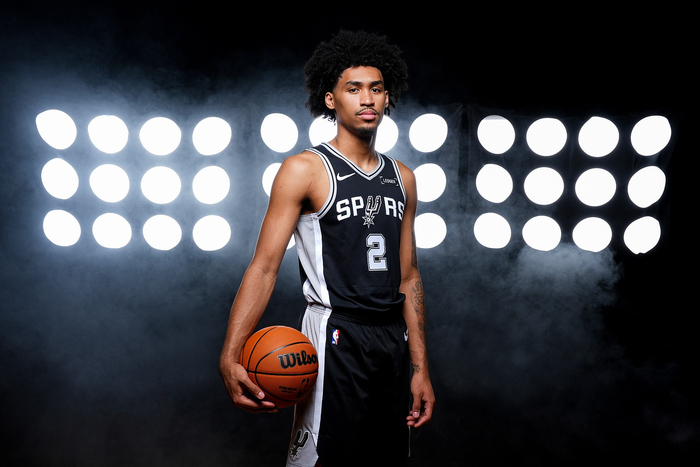 马刺新秀哈珀季前赛首秀 伤愈复出备战揭幕战