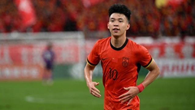 中国U22热身赛逆转泰国，18岁王钰栋遭野蛮犯规引发讨论