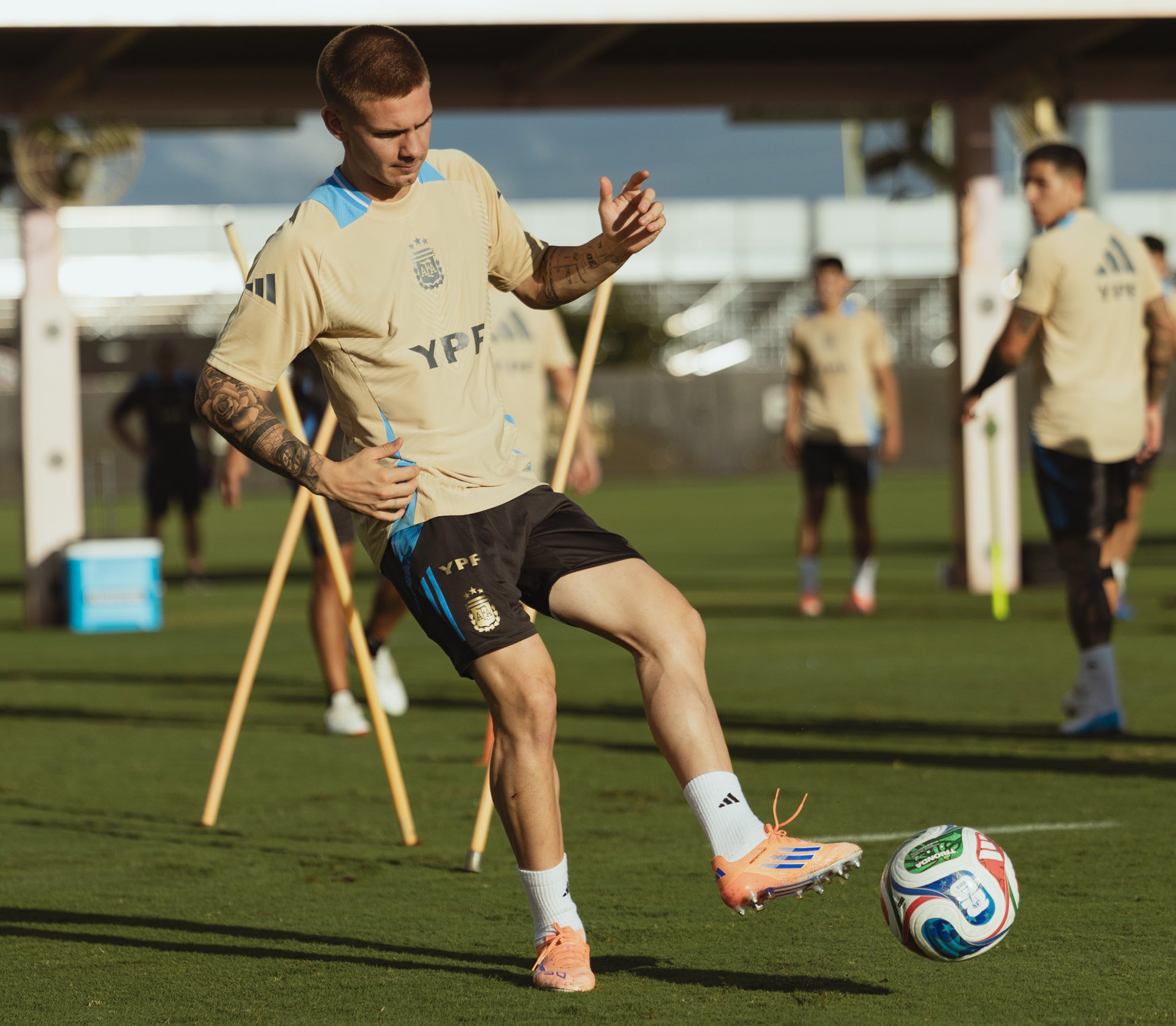 阿根廷连遭重击，马斯坦托诺和梅西缺席关键友谊赛