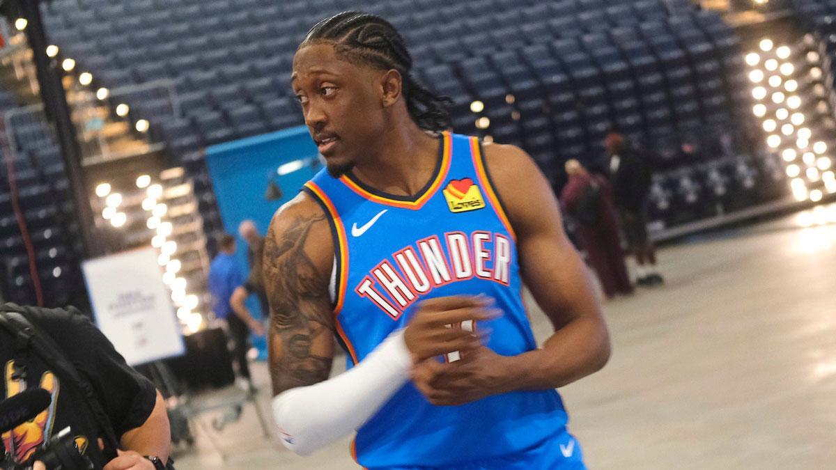 雷霆杰伦·威廉姆斯手腕伤势牵动人心，季前赛缺席引发复出悬念