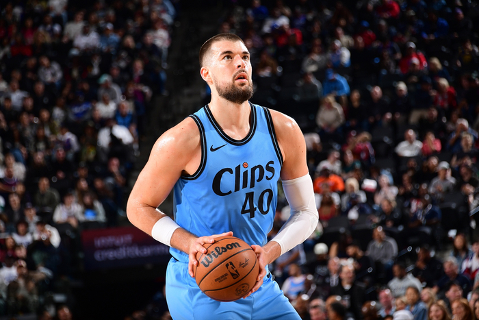 快船季前赛狂胜广州龙狮,祖巴茨表现抢眼