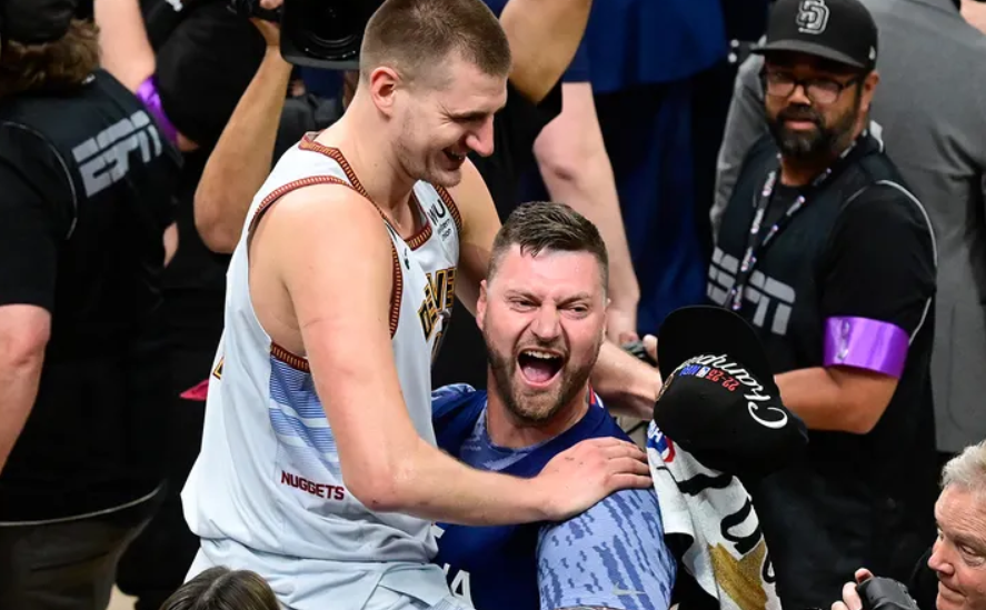 掘金之夜变火药味，约基奇哥哥拳击看台球迷获缓刑