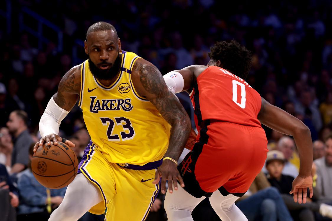 勒布朗因坐骨神经痛缺席揭幕战，复出时间或延至11月中旬