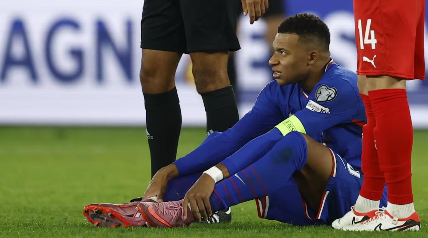 姆巴佩伤退引担忧，法国世预赛3-0大胜阿塞拜疆