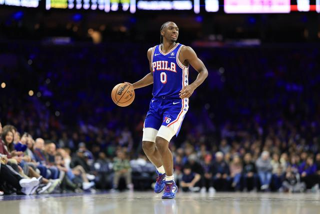 季前赛76人遇挑战 马克西单节独得17分难救主