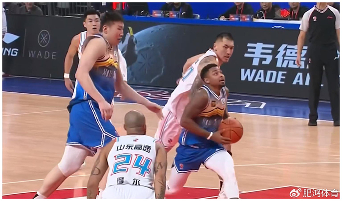 山东男篮逆境中爆发力挫新疆，邱彪当之无愧最佳教练