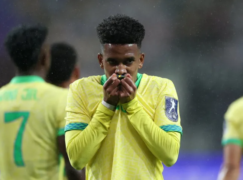 卡塞米罗力挺埃斯特旺：年轻球员不能背负太大压力