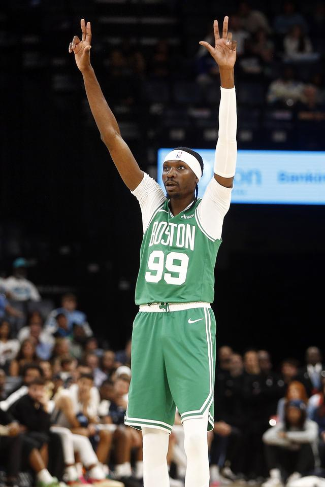 布歇领衔凯尔特人半场大胜猛龙，季前赛气势如虹