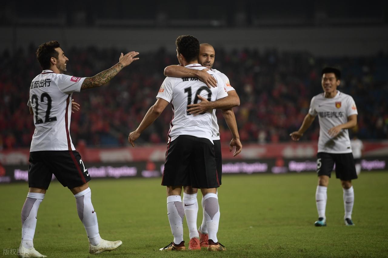 埃尔纳内斯犀利发声:中国球员真的配得上高薪吗?