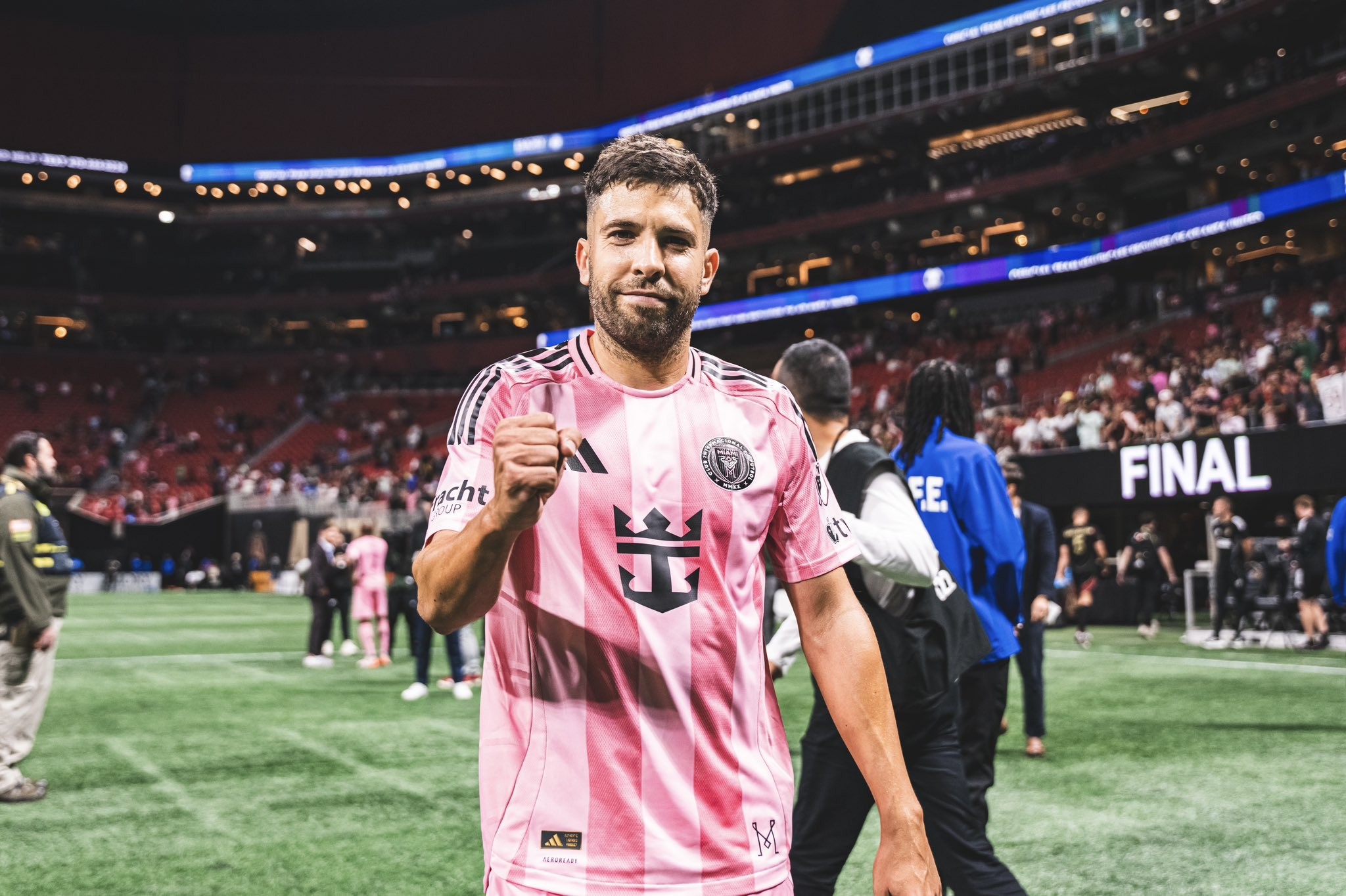 阿尔巴意外提前退役，选择与布斯克茨同季告别