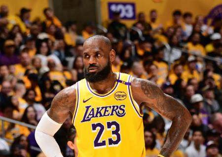 詹姆斯赛季初或将缺阵，坐骨神经痛成湖人新难题