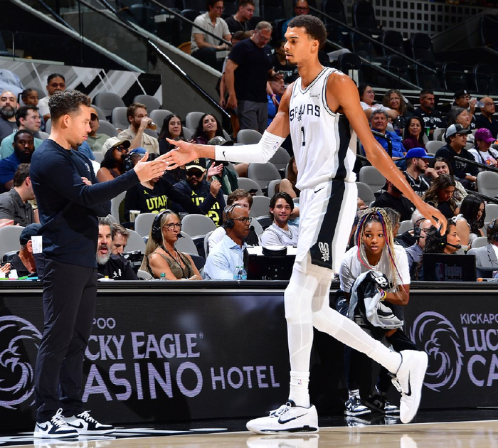 马刺新星邂逅爆发文班亚马联手榜眼哈珀，季前赛惊喜不断