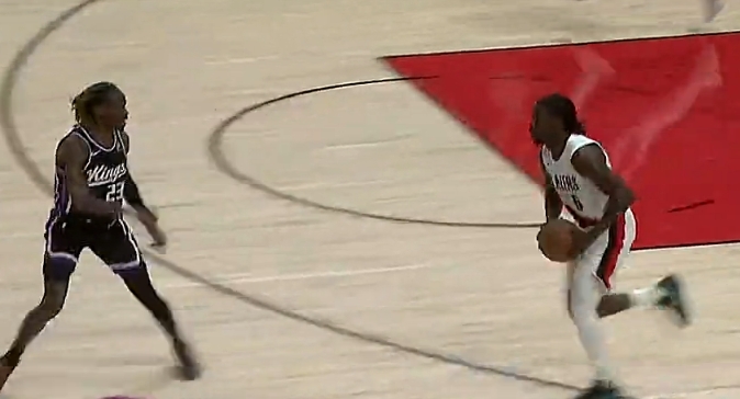 开拓者首节小胜国王 霍勒迪闪耀全场