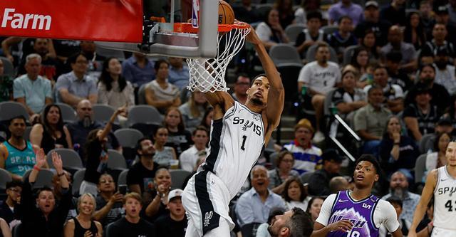 马刺加时险胜爵士,文班亚马表现抢眼