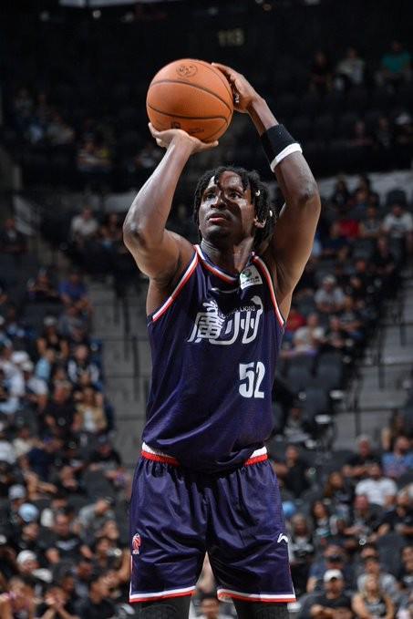 奥拉迪波燃起复出NBA希望，广州赛场打出明星级表现