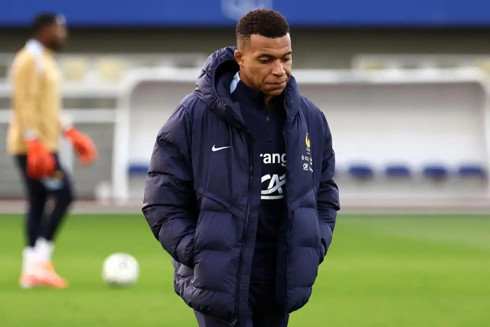 姆巴佩带伤上阵又受伤，法国队球星频繁掉链子的尴尬局面