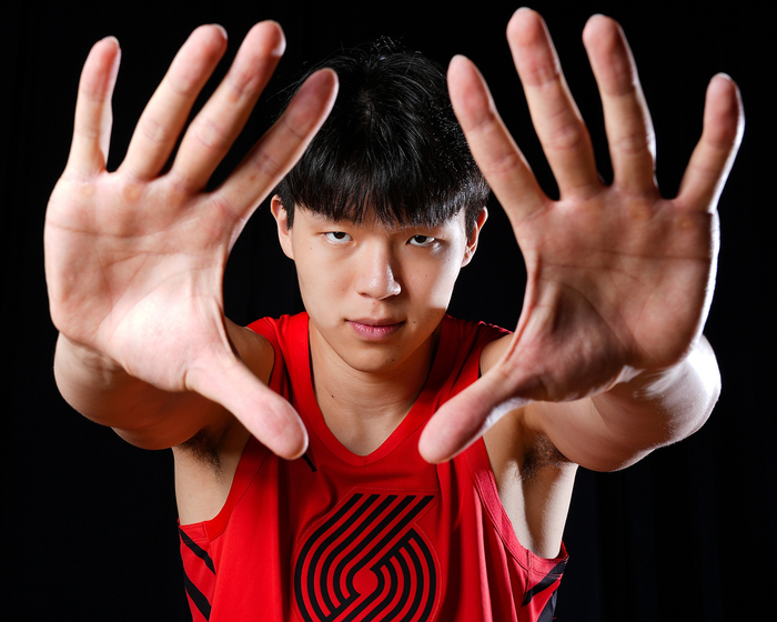 杨瀚森爆发开拓者季前赛战国王，连续10分火力全开