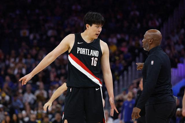 杨瀚森爆发引燃季前赛，开拓者国王激战正酣