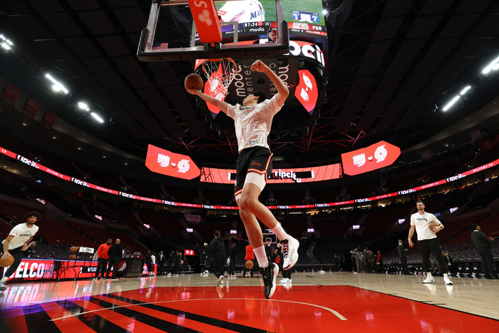 杨瀚森单节爆发14分，国王遇上猛兽