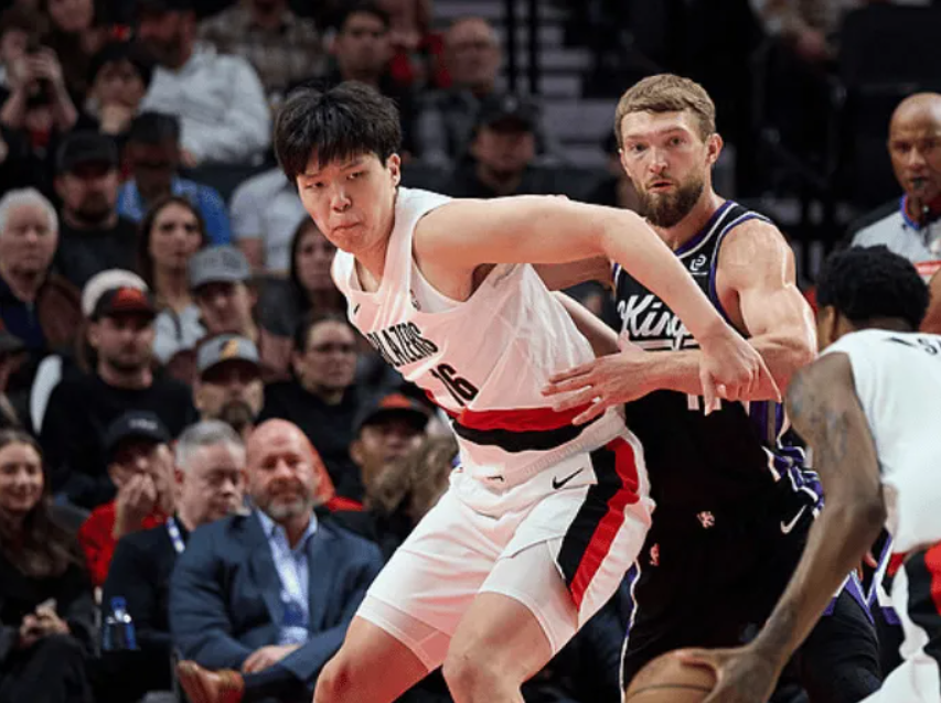 亚当斯爆发领衔开拓者险胜国王 杨瀚森强势回归