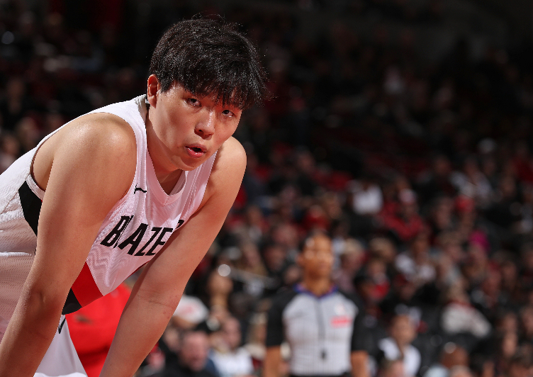 开拓者逆转国王，杨瀚森闪耀全场展露锋芒