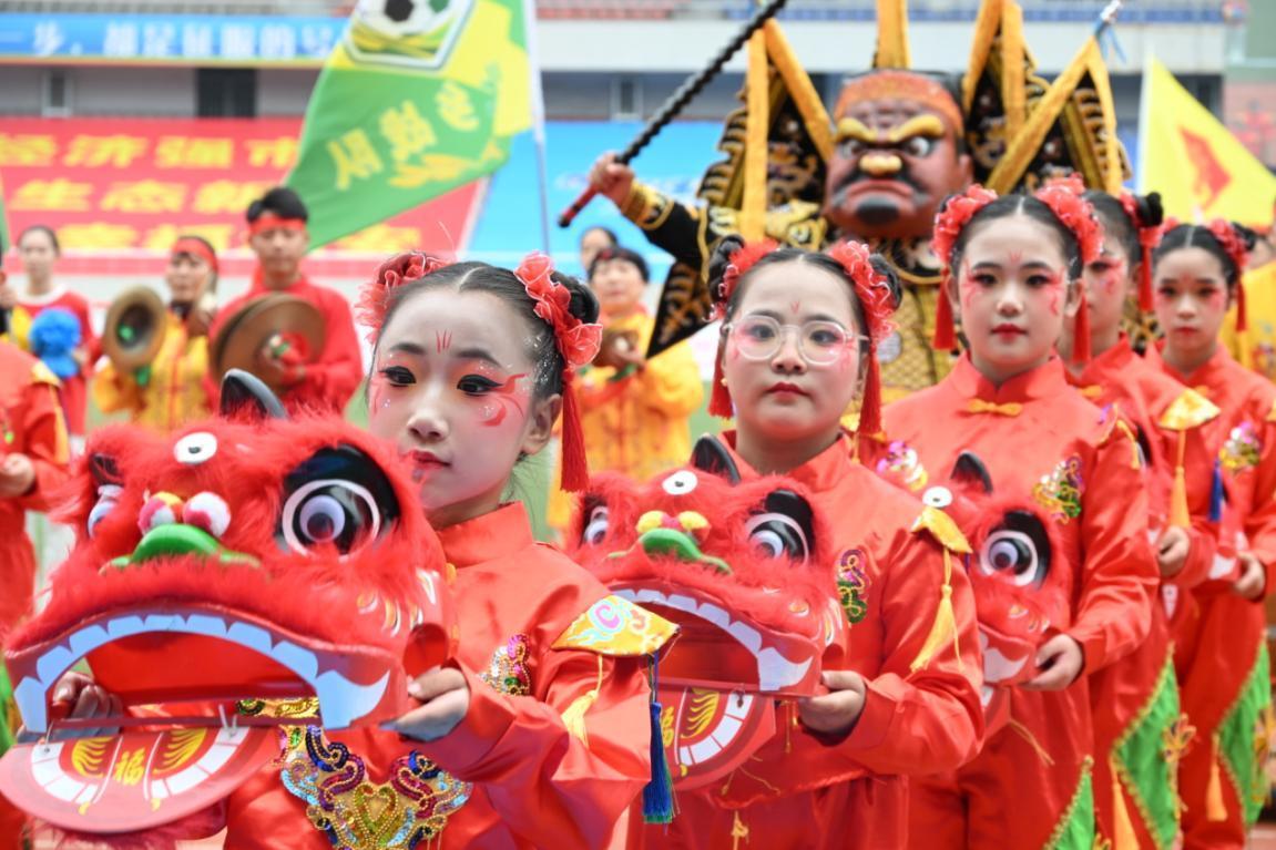 武安全民足球挑战赛点燃秋日激情