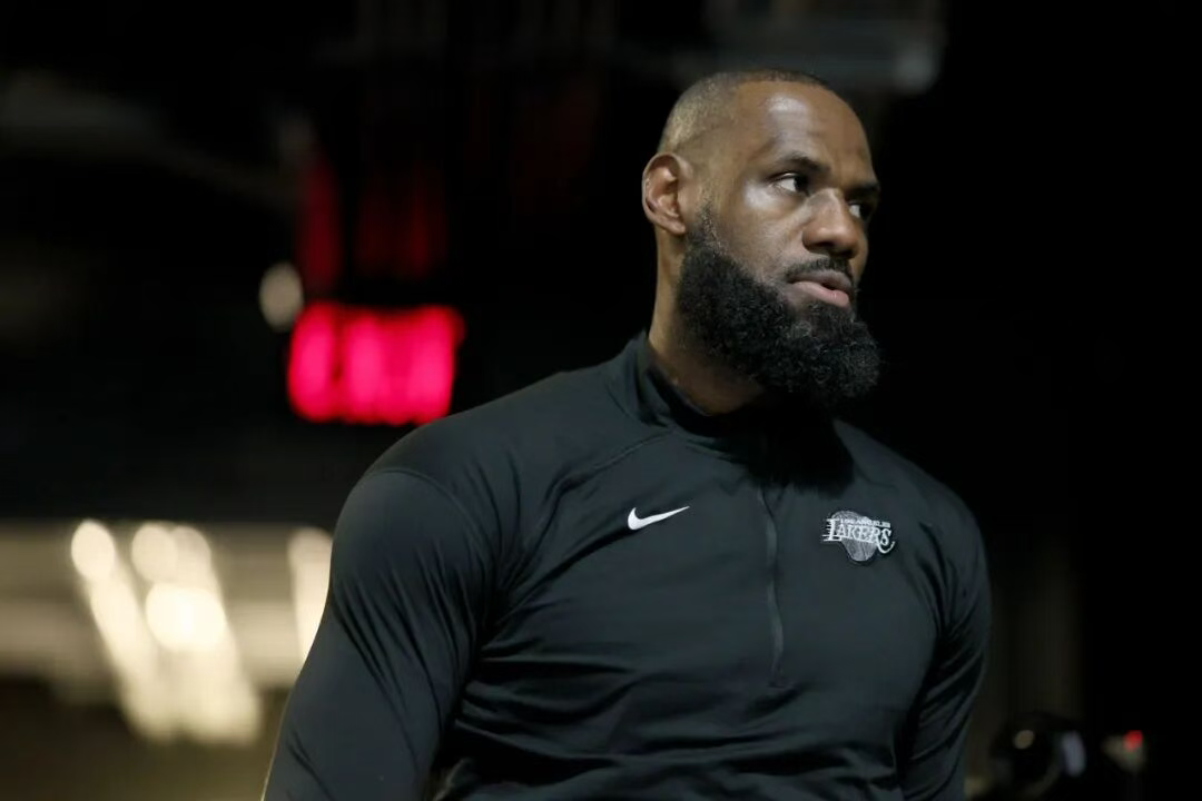 湖人续约詹姆斯悬念重重，情怀与现实的尴尬博弈