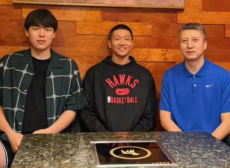 杨瀚森NBA季前赛亮眼表现，开拓者险胜国王