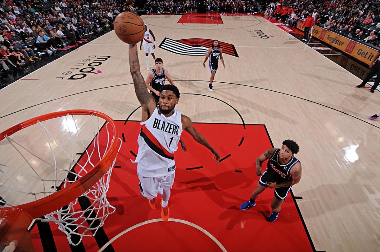 韦斯利闪耀开拓者首胜，季前赛高能表现引爆期待