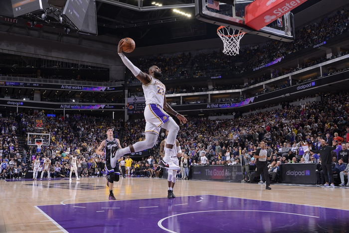 詹姆斯首秀时，这么多现役球员还没出生？