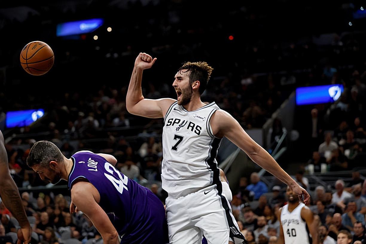 马刺季前赛三连胜 科内特用表现回应四千万合同质疑